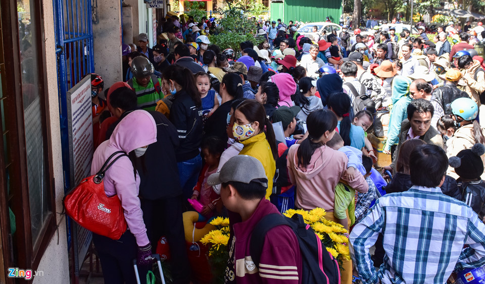 Nước mắt ngày chia ly sau kỳ nghỉ Tết